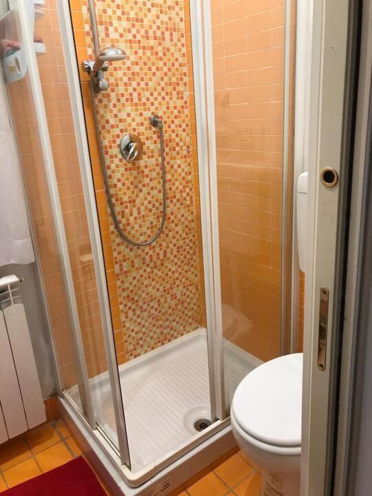Confortevole Per 5 Persone A Portuense Appartement Rome